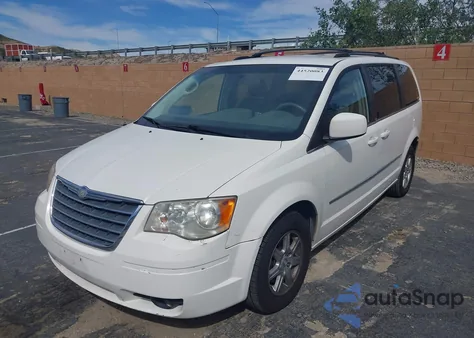 2010 Chrysler Town & Country Touring z USA, uszkodzony, nr VIN 2A4RR5D18AR198647